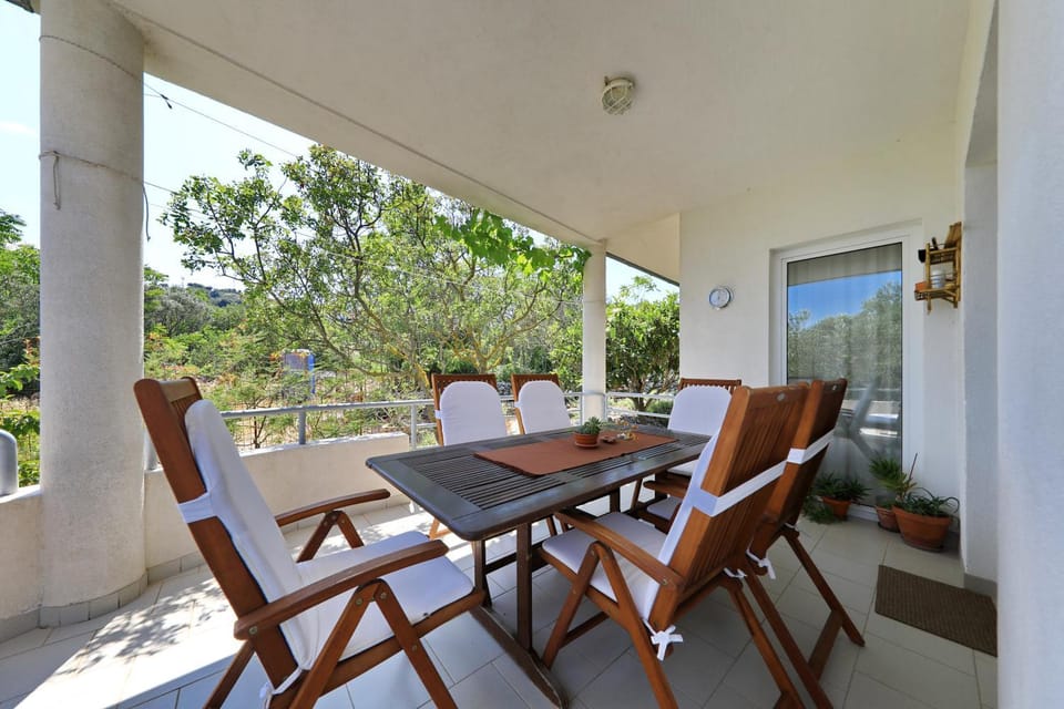 Day, Balcony/Terrace, Seating area, Dining area