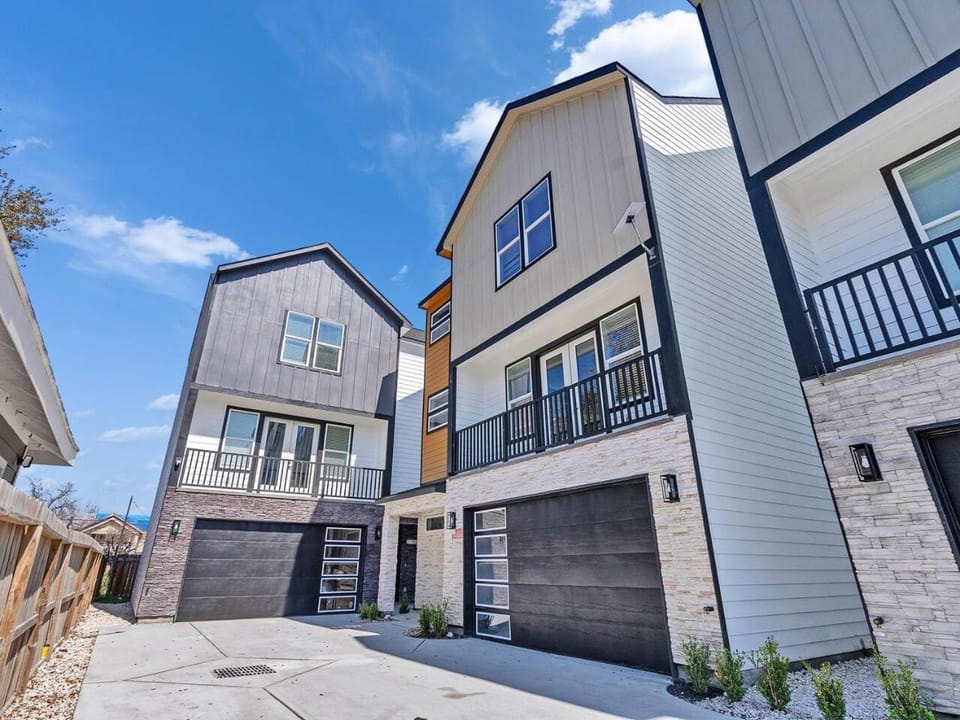 Medical Center|NRG: Garage + King Bed + Fast WiFi House in Houston