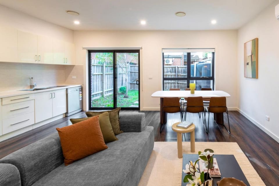 Beddoe Residence Stay Near Monash Uni House in City of Monash