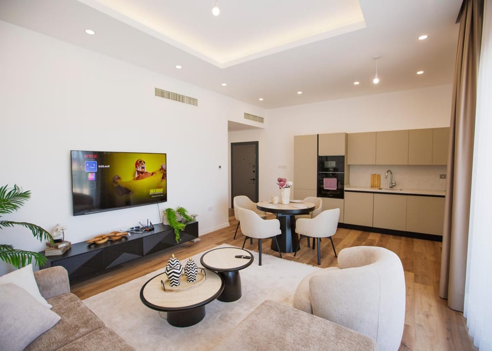 TV and multimedia, Coffee/tea facilities, Kitchen or kitchenette, Kitchen or kitchenette, Living room, Seating area, Dining area, minibar, oven, pet friendly, stove