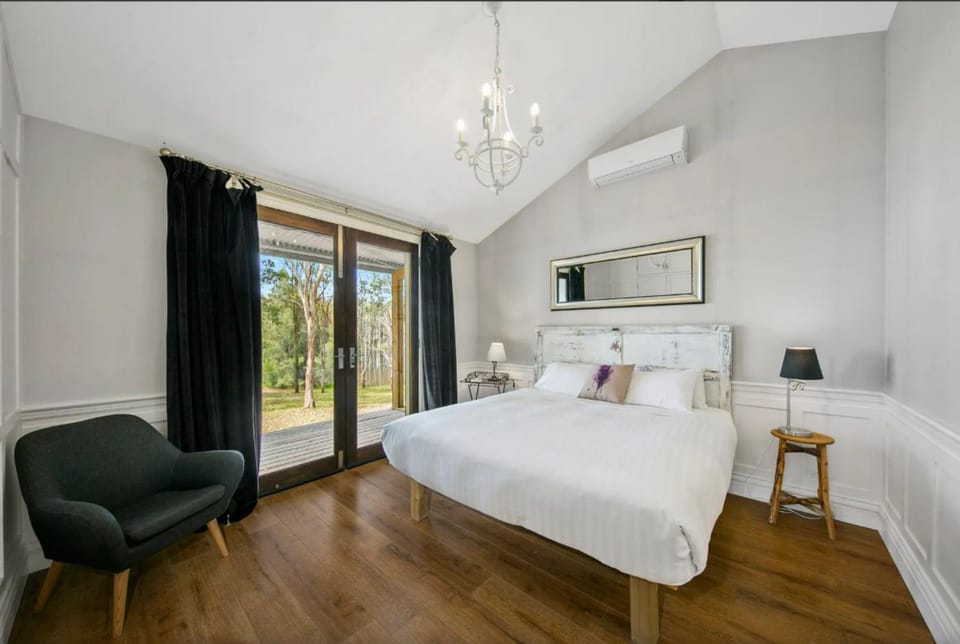 Block Eight Estate Tree Tops Villa House in New South Wales