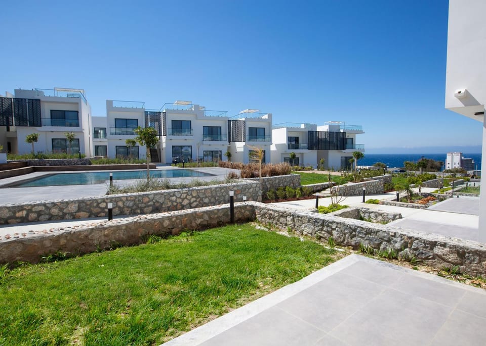 Property building, Spring, Day, Natural landscape, Garden, City view, Garden view, Pool view, Sea view, Swimming pool