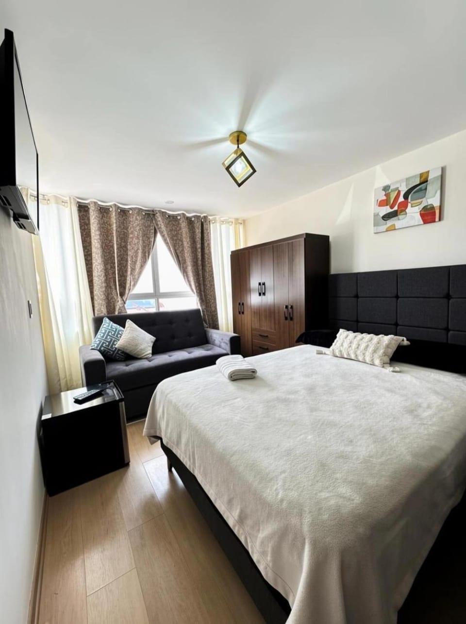 Bed, TV and multimedia, Bedroom
