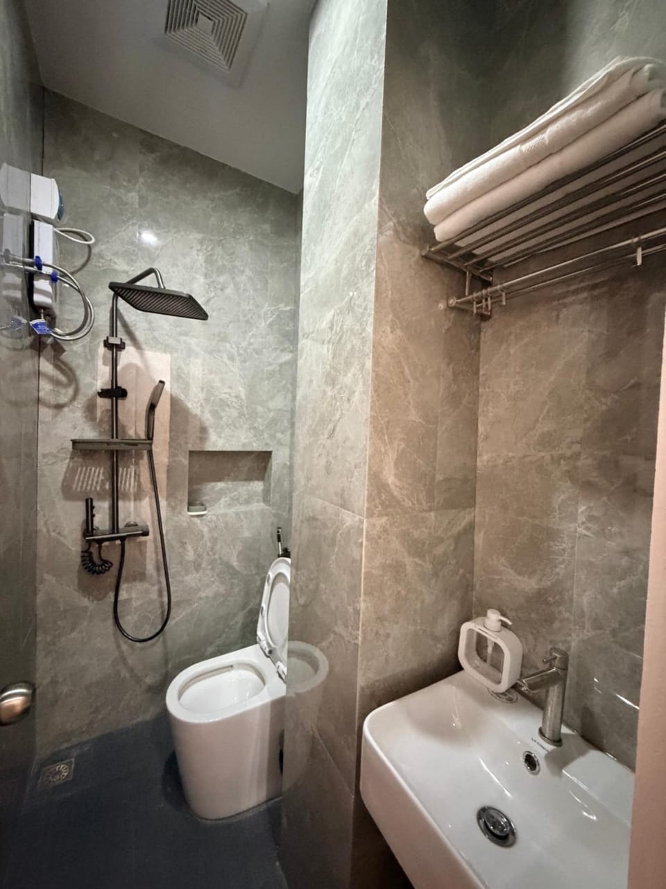 Manatad Transient Deluxe Room 2 Bed and Breakfast in Caraga