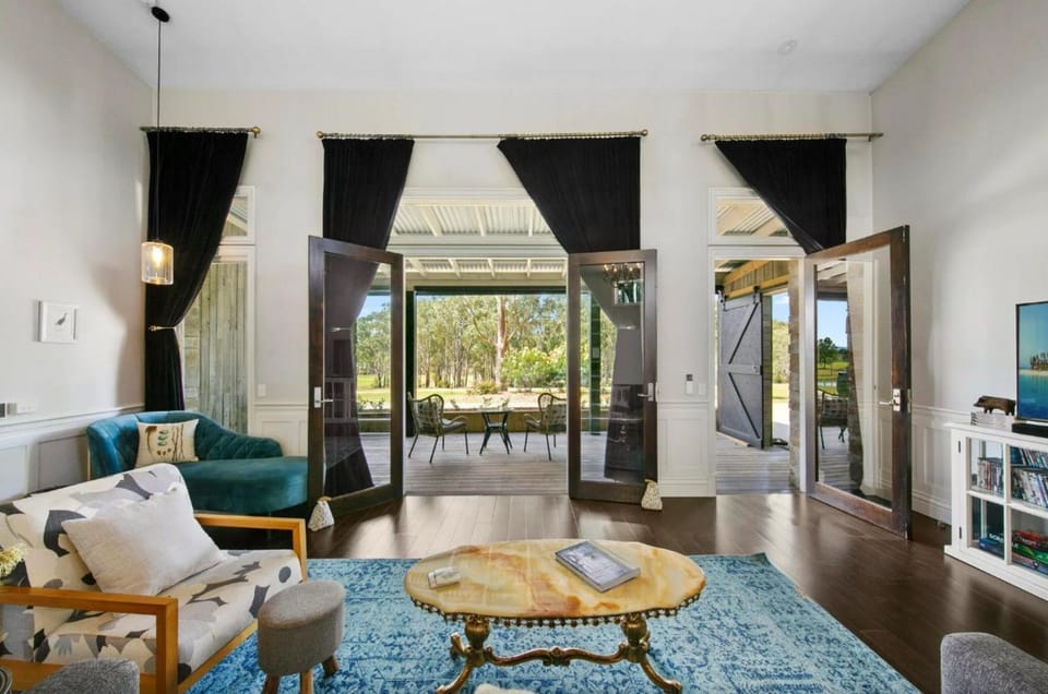 Block Eight Estate Vineyard View Villa House in New South Wales