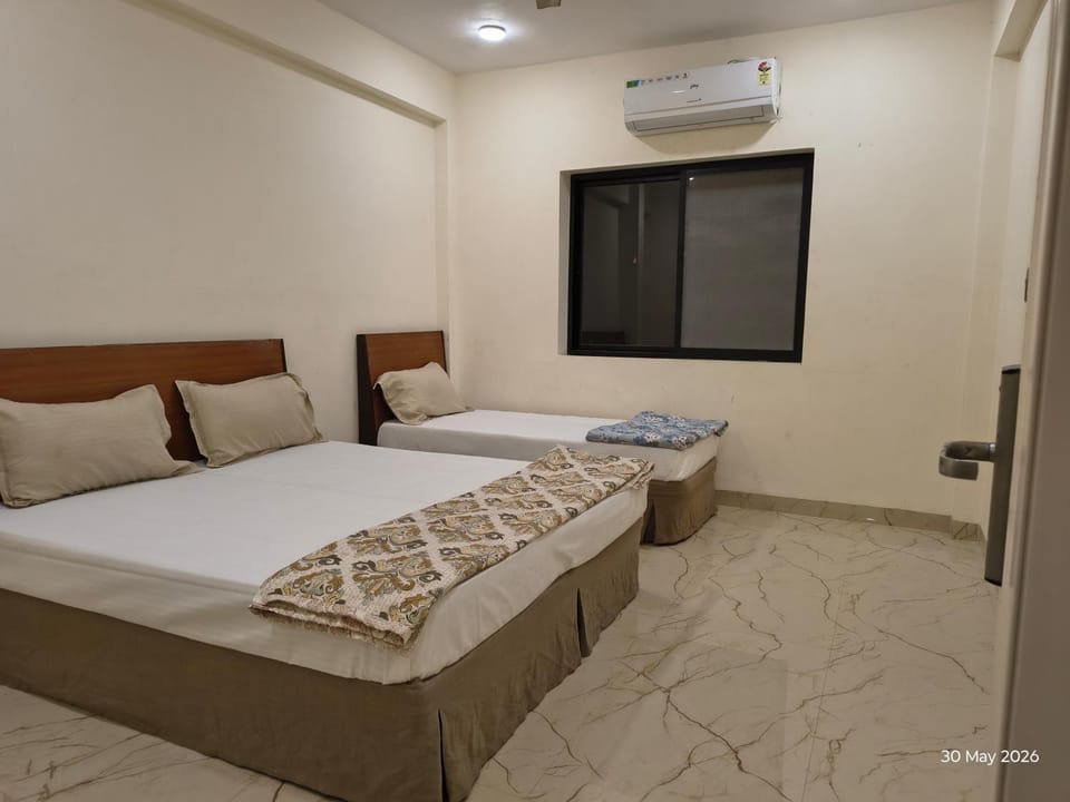 Bed, Photo of the whole room, Bedroom, air conditioner