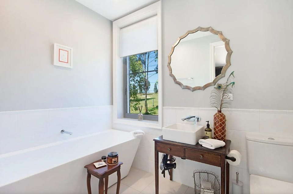 Block Eight Estate Water View Villa House in New South Wales