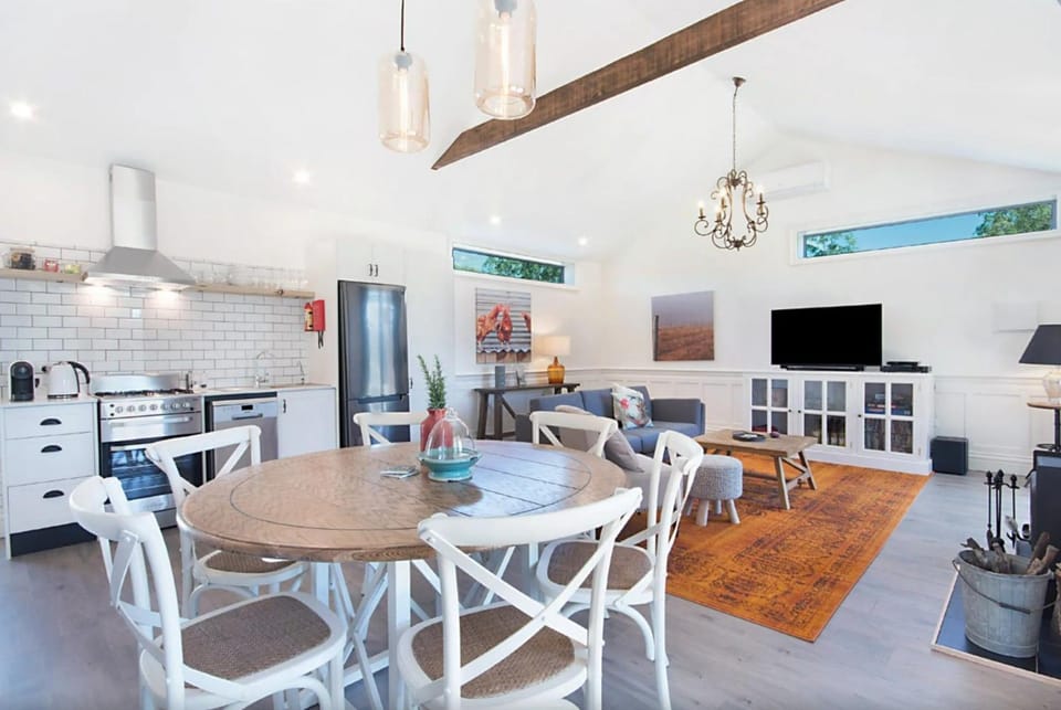 Block Eight Estate Water View Villa House in New South Wales