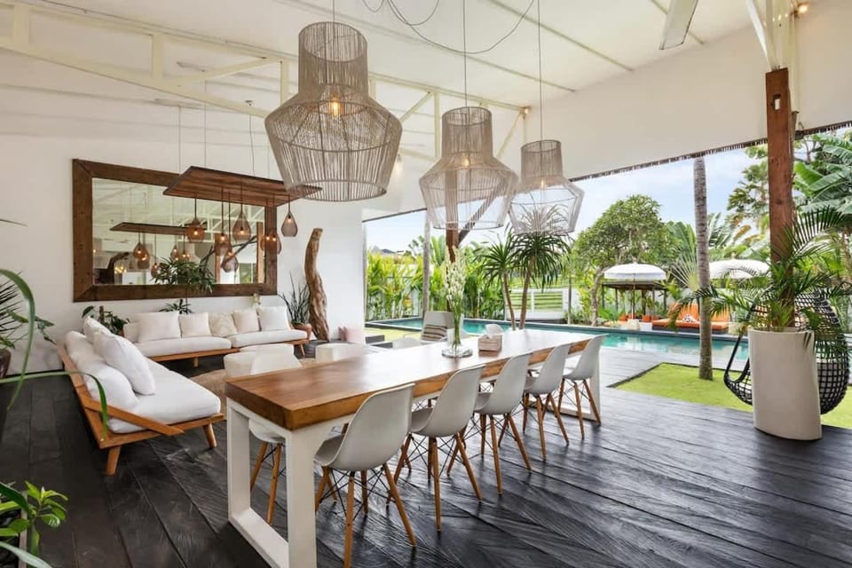 NEW 5BR Villa Rice Field Views Dream Escape House in North Kuta