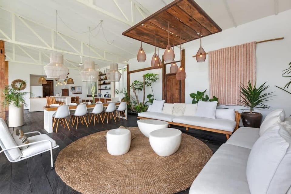 NEW 5BR Villa Rice Field Views Dream Escape House in North Kuta