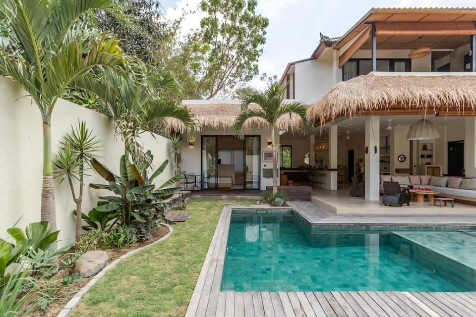 NEW Ideal Stay 4BR - Elegant Villa Family and Friends House in North Kuta
