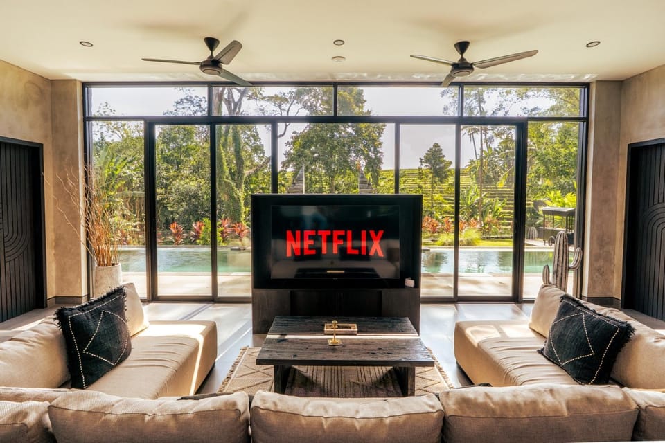Communal lounge/ TV room, TV and multimedia, Living room, Seating area
