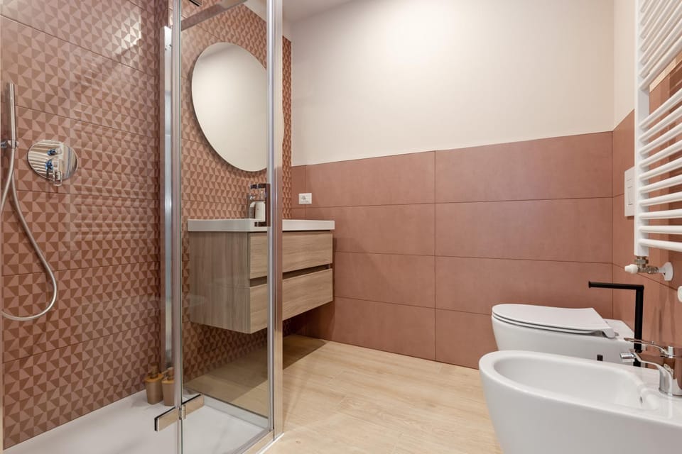 Shower, Toilet, Bathroom, bidet, towels
