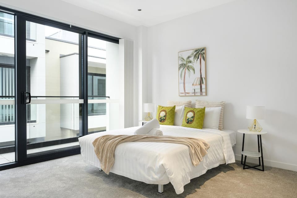 Brand New 3-Level Family Home for 10 &Box Hill House in Sydney