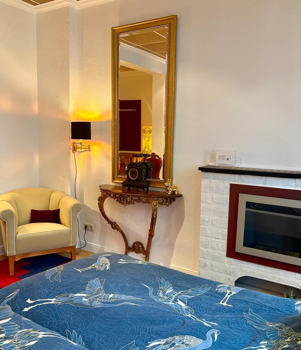 Photo of the whole room, Seating area