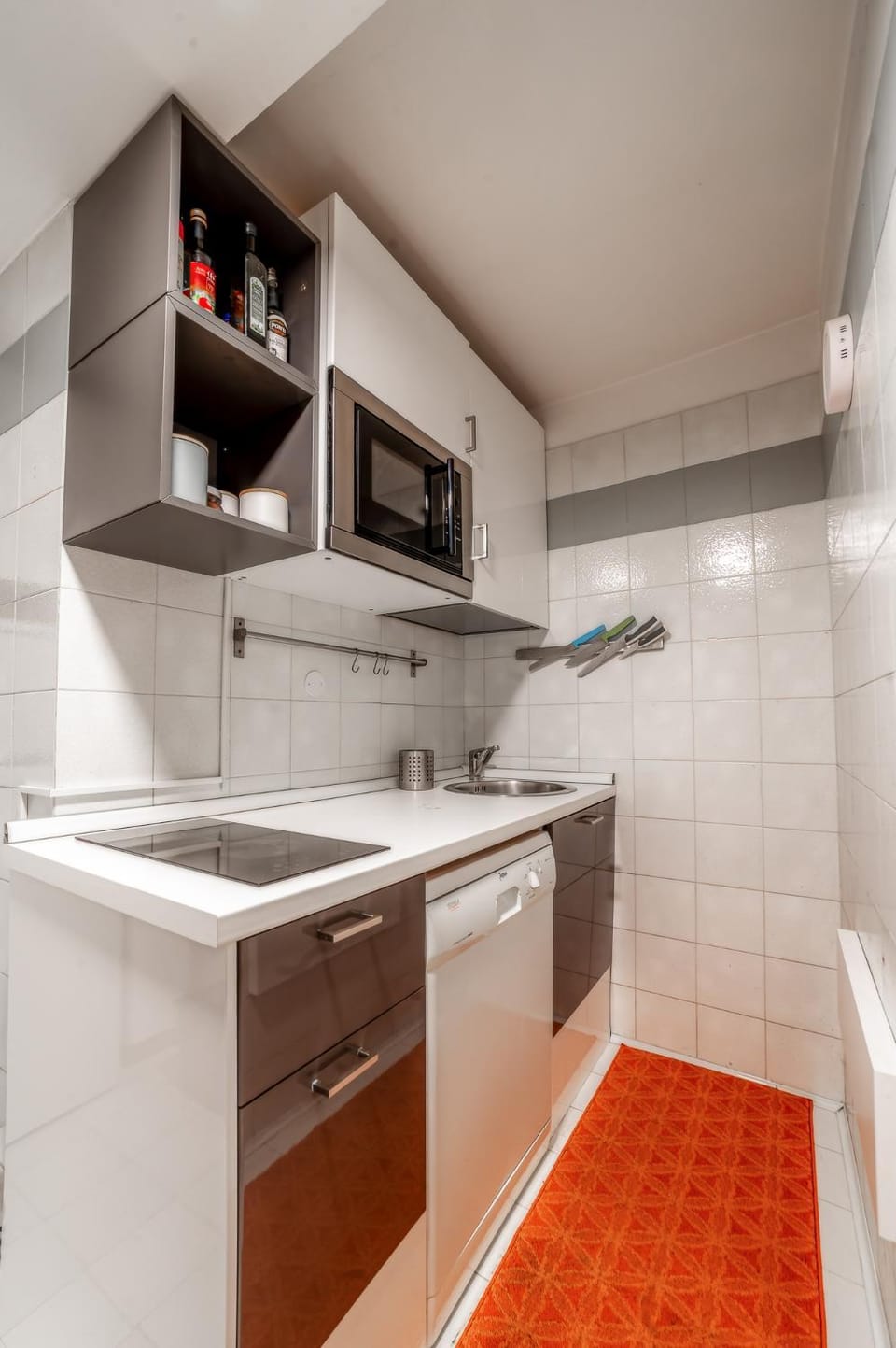 Kitchen or kitchenette, microwave, oven