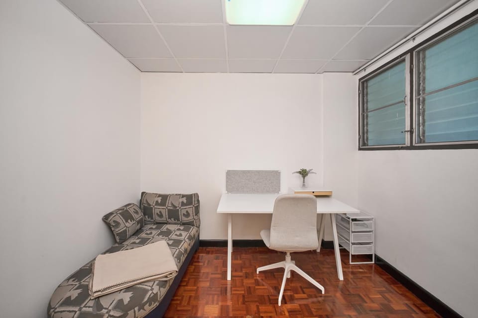 Sukhumvit 23, Asoke, Executive 70sqm Suite, Full Office Apartment in Bangkok