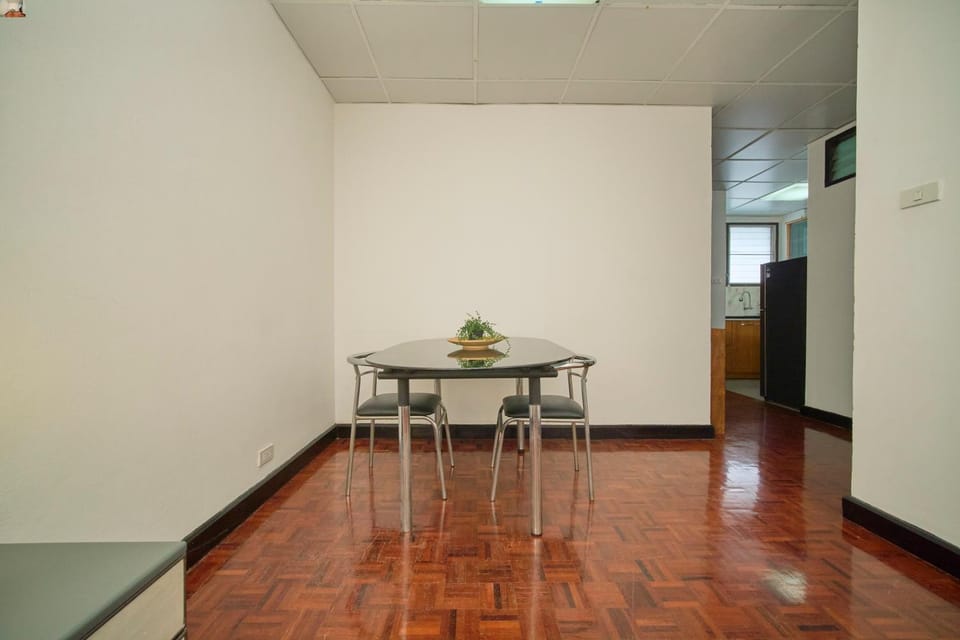 Sukhumvit 23, Asoke, Executive 70sqm Suite, Full Office Apartment in Bangkok