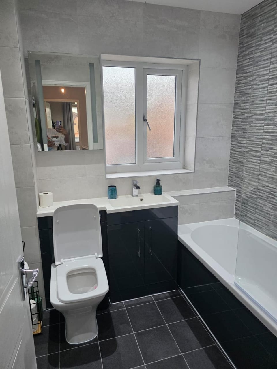 3BR Home Parking Contractors & Families Apartment in Chester