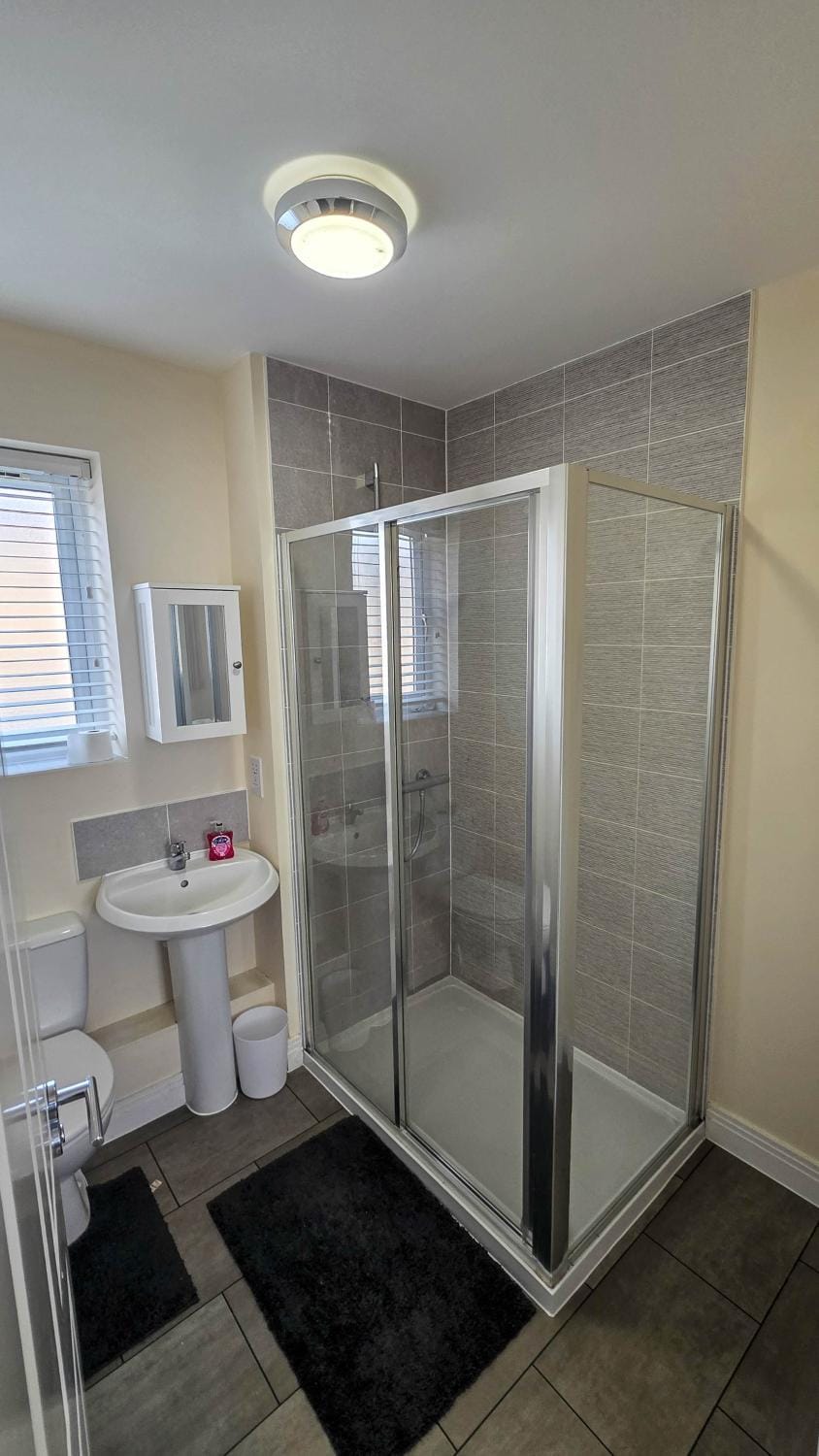 Spacious and Modern 4BR with Hot Tub and Garden House in Huntingdonshire District