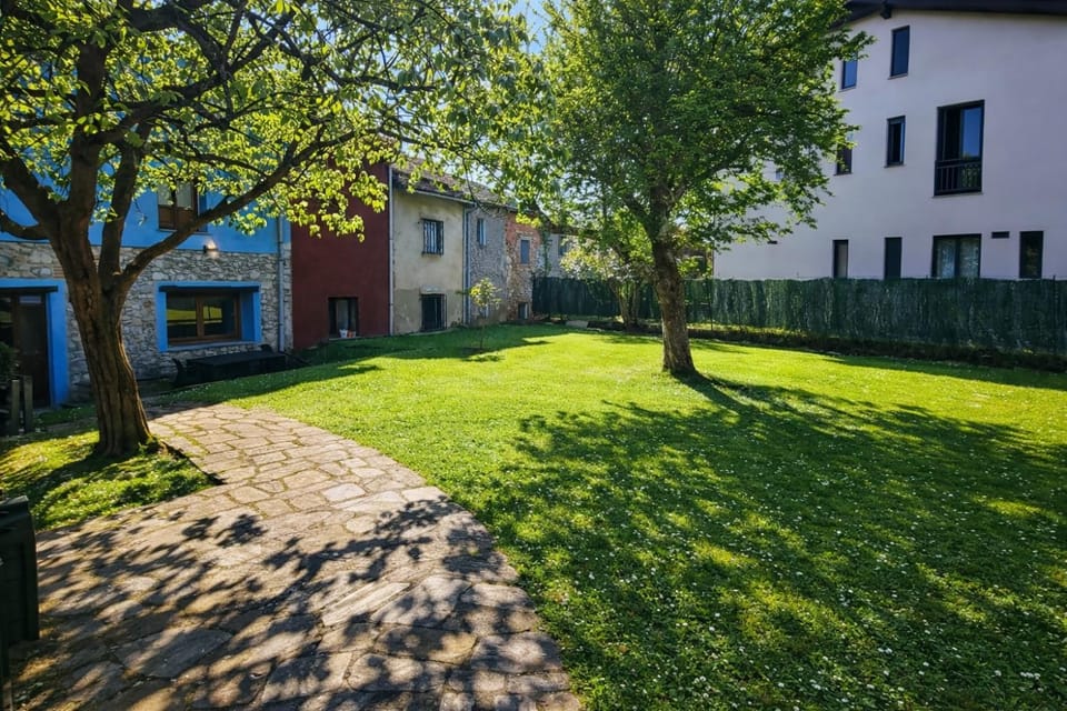 Property building, Garden, Balcony/Terrace