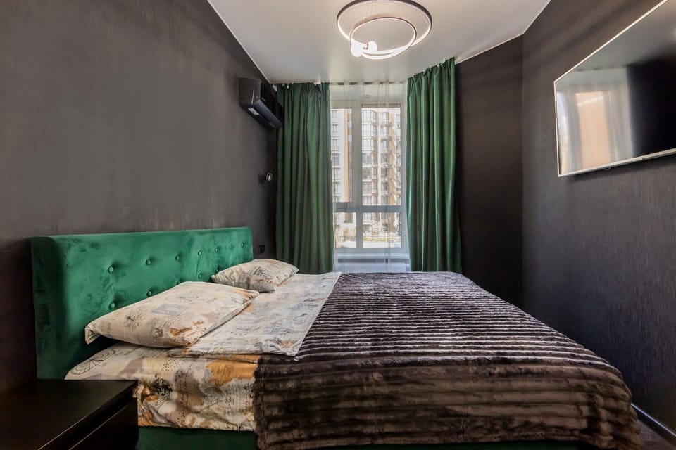 Bed, TV and multimedia, Photo of the whole room, Bedroom