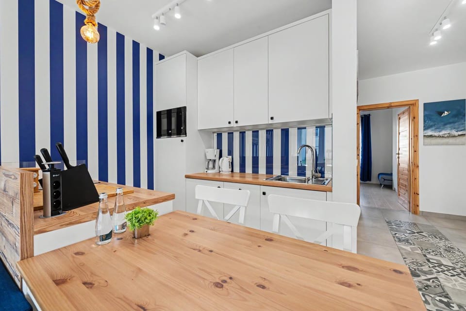 Kitchen or kitchenette, Dining area, kitchen