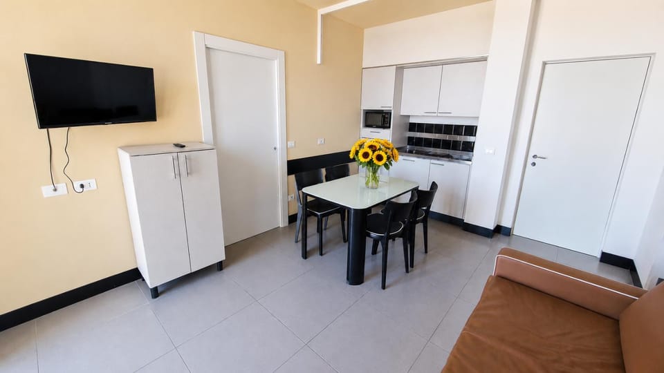 Kitchen or kitchenette, Living room, Dining area, pet friendly