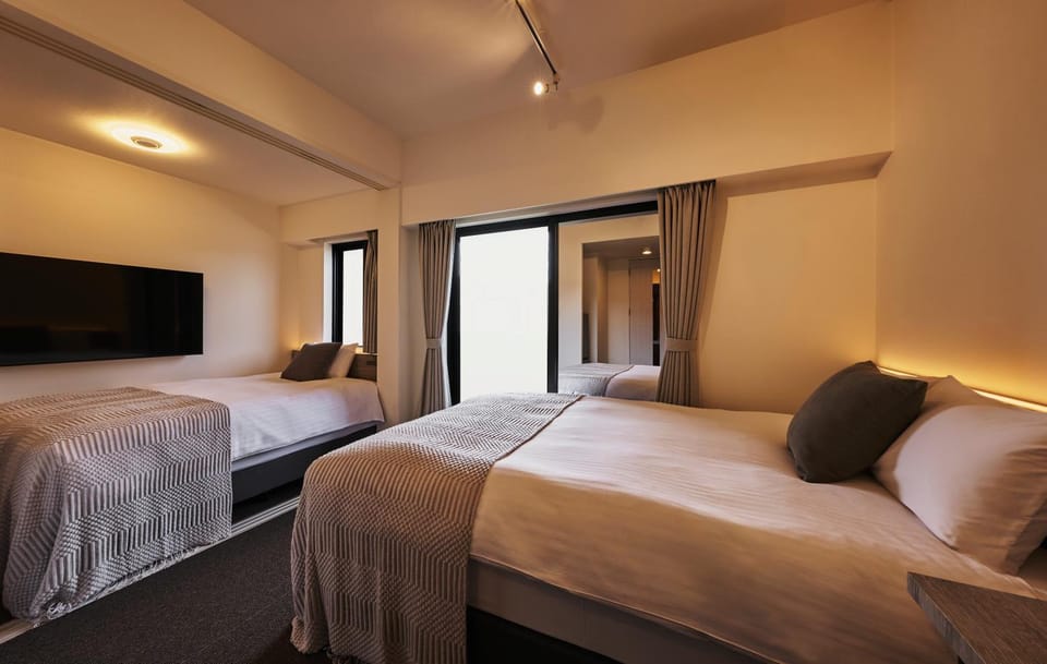 Bed, TV and multimedia, Bedroom