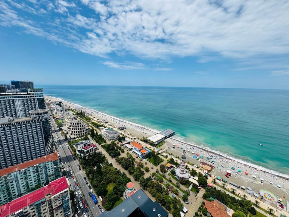 Communal lounge/ TV room, Day, Natural landscape, Bird's eye view, Beach, City view