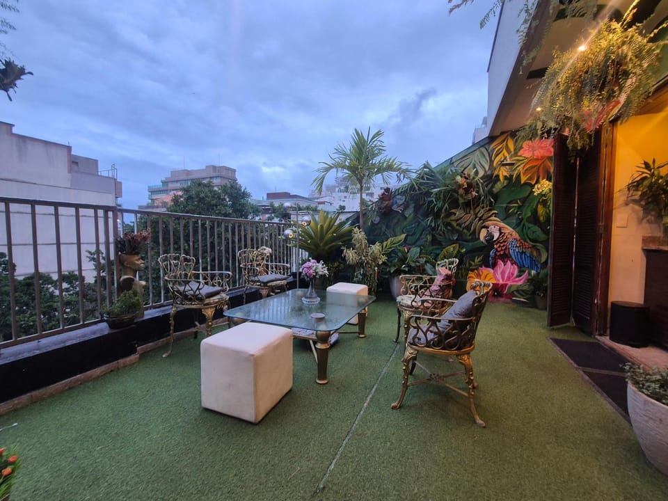 Suíte em cobertura na quadra da praia de Ipanema Vacation rental in Rio de Janeiro