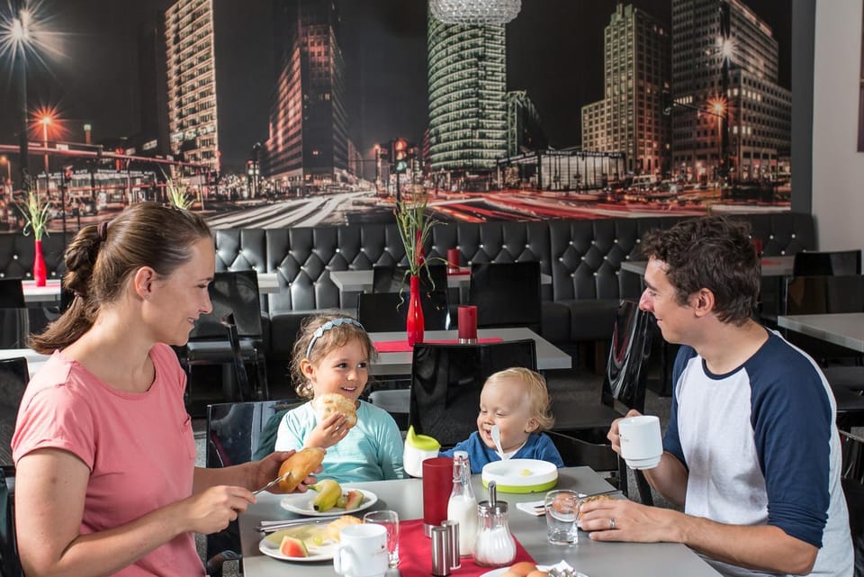 Restaurant/places to eat, Family