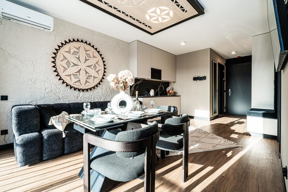 TV and multimedia, Kitchen or kitchenette, Seating area