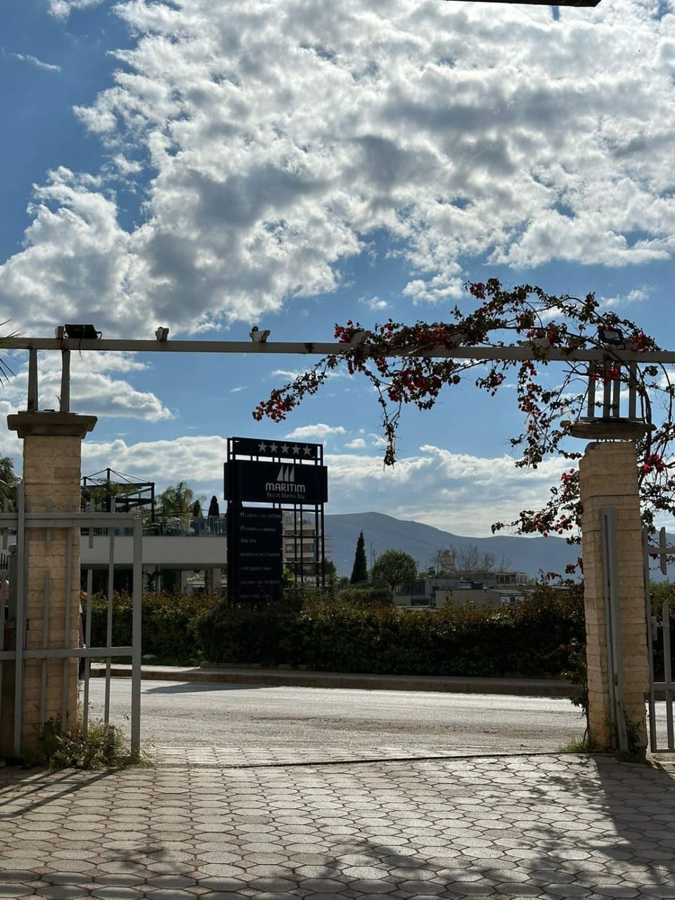 Property building, Nearby landmark, Neighbourhood