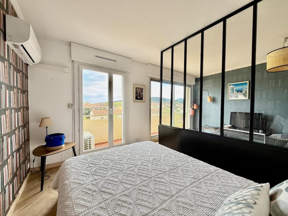 Cœur Six-Fours - Clim & WiFi - Place du Marché Apartment in Six-Fours-les-Plages