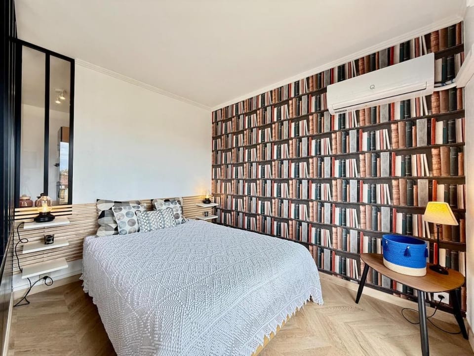 Cœur Six-Fours - Clim & WiFi - Place du Marché Apartment in Six-Fours-les-Plages