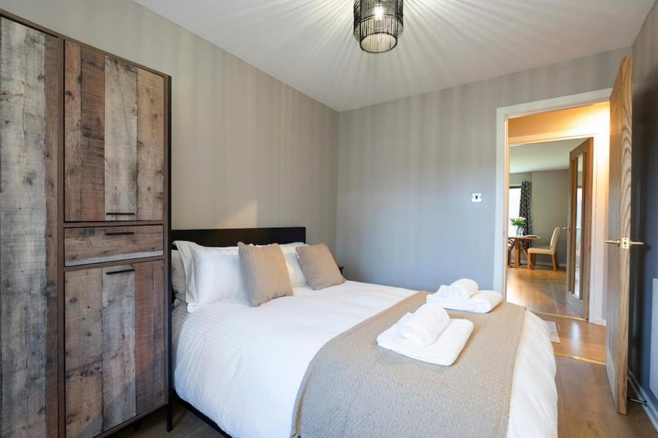 Central 2 Bed Stylish Flat Sleeps 4 Apartment in Stirling