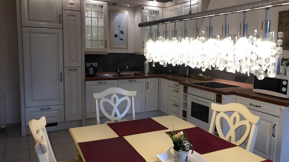 Property building, Kitchen or kitchenette, Living room