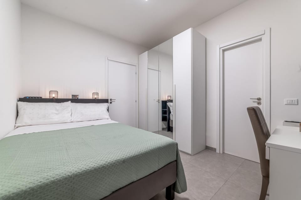 Bed, Photo of the whole room, Bedroom, wardrobe
