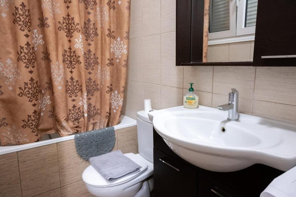 Bathroom, Bath