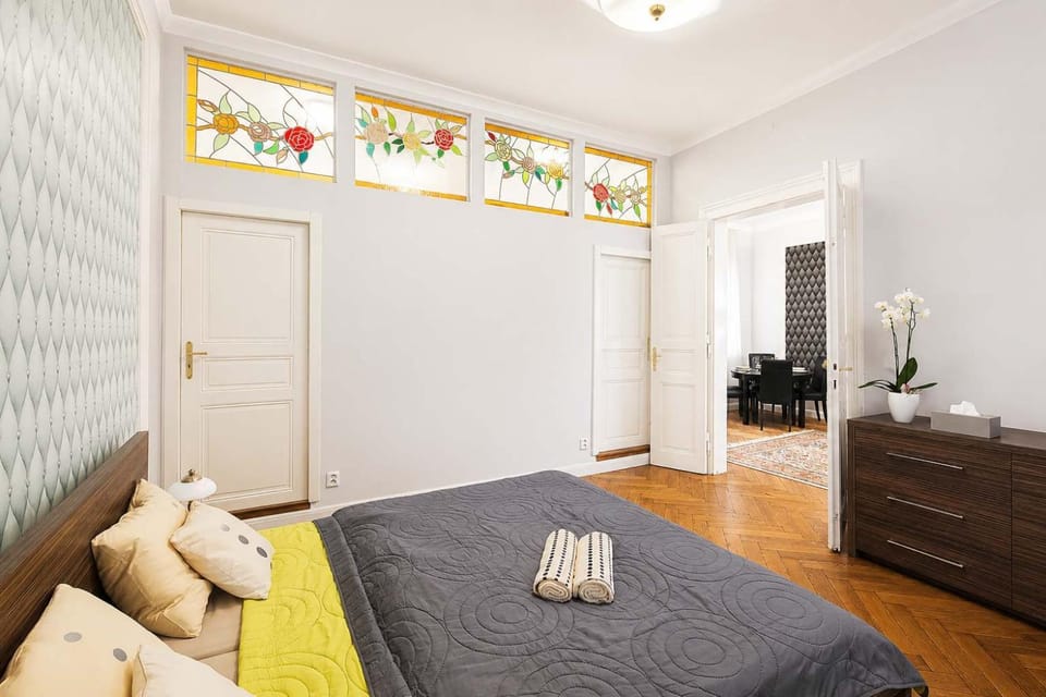 Bed, Bedroom, towels, wardrobe