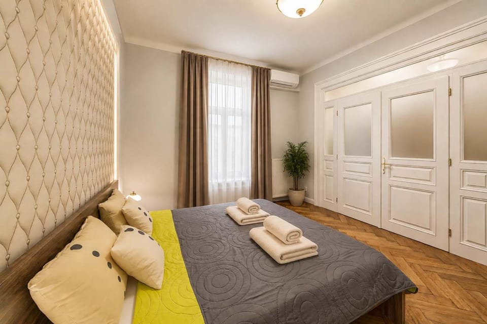 Bed, Bedroom, towels, wardrobe