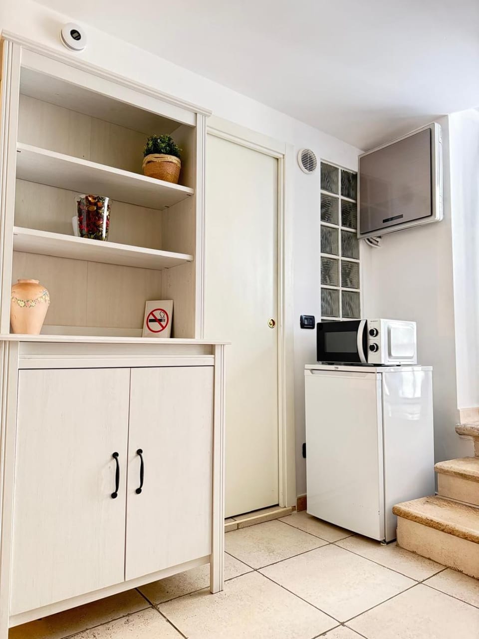 microwave, air conditioner