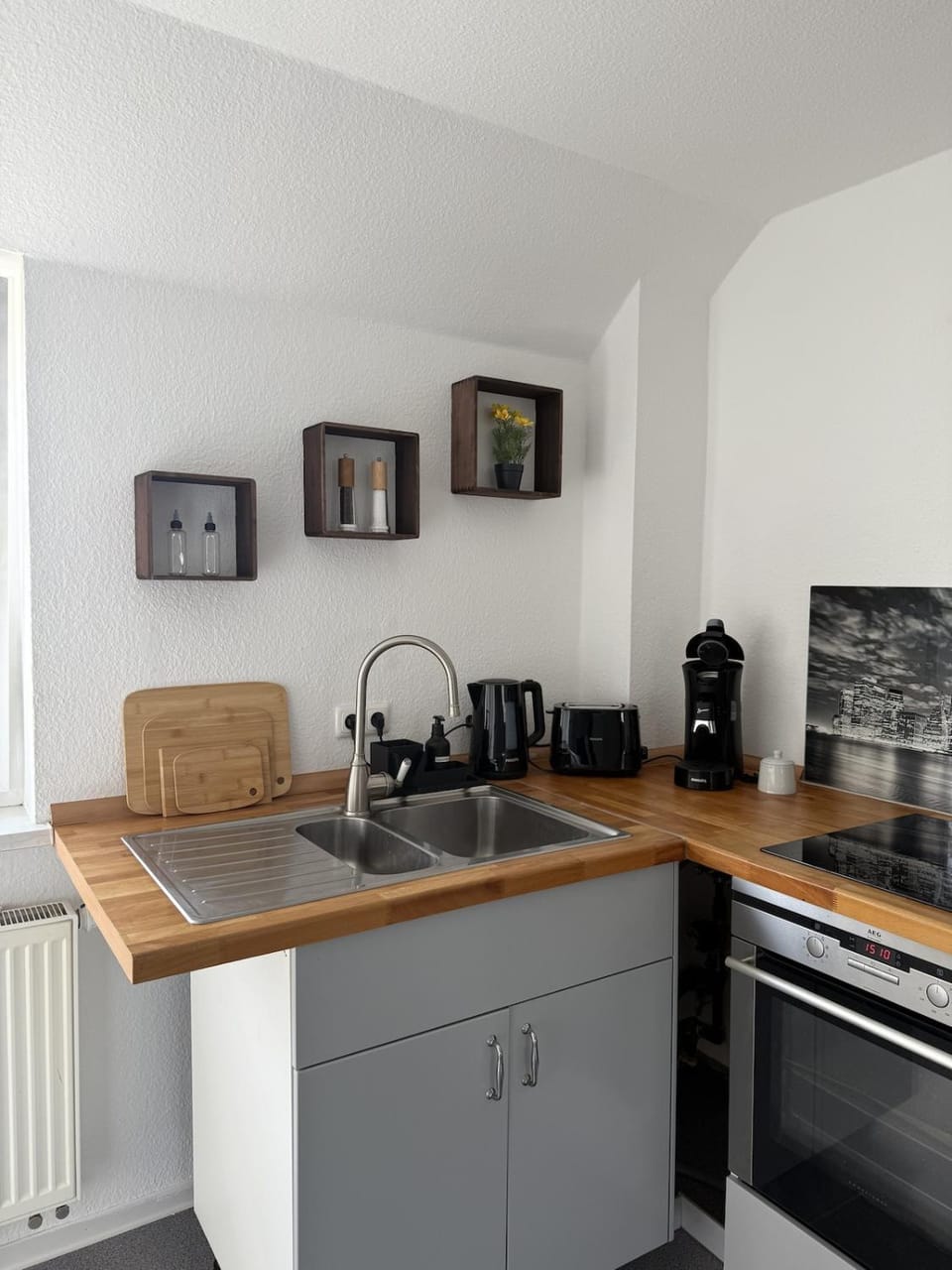 Kitchen or kitchenette, kitchen