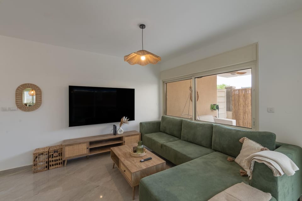 אירוח יוקרתי למשפחות עם בריכה מחוממת וגן - SINGHA Residence House in Eilat