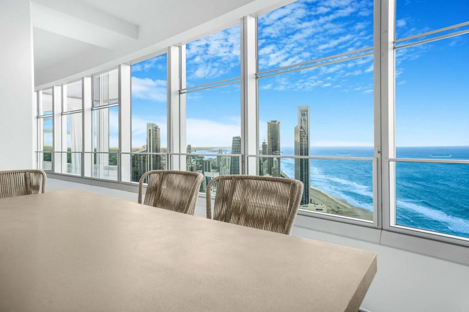 Sub-Penthouse Sky Home - Level 56 - Ocean & Skyline Views - Sleeps 12 Apartment in Surfers Paradise