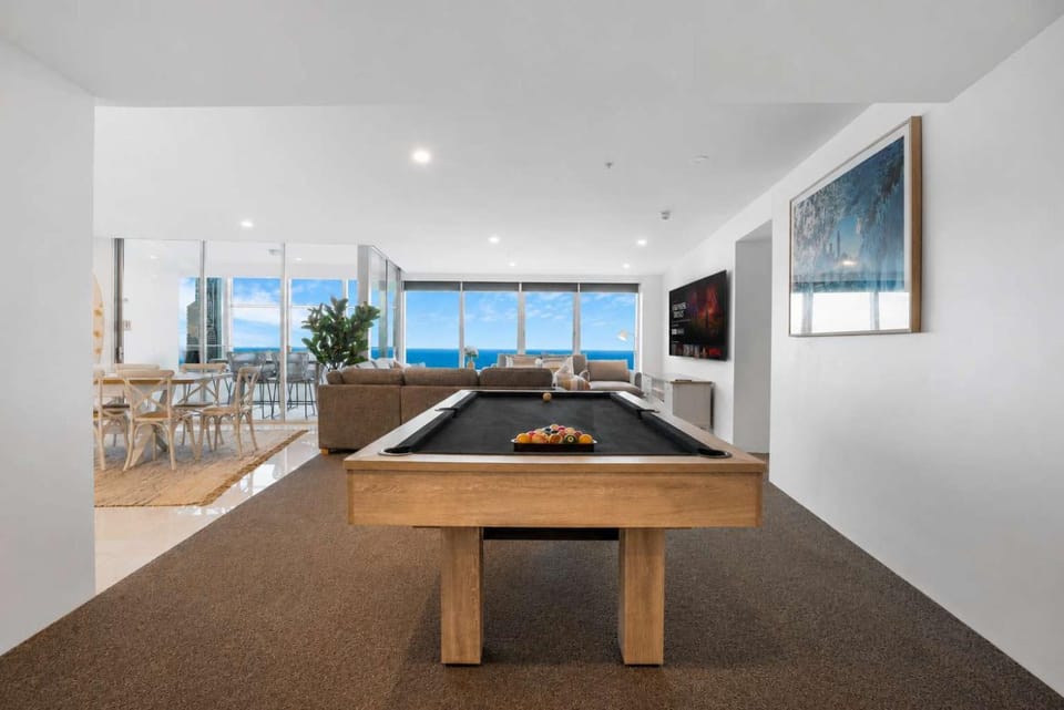 Sub-Penthouse Sky Home - Level 56 - Ocean & Skyline Views - Sleeps 12 Apartment in Surfers Paradise
