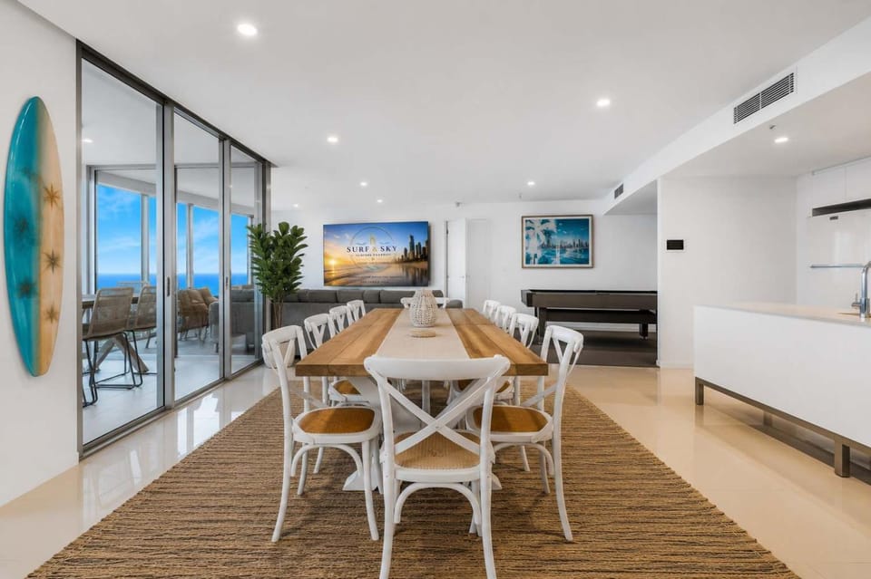 Sub-Penthouse Sky Home - Level 56 - Ocean & Skyline Views - Sleeps 12 Apartment in Surfers Paradise