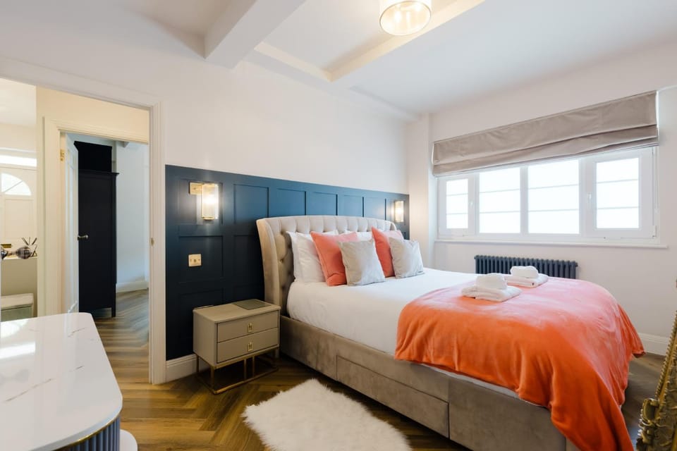 Stunning 3BDR Retreat Near Tower Bridge Apartment in London Borough of Southwark