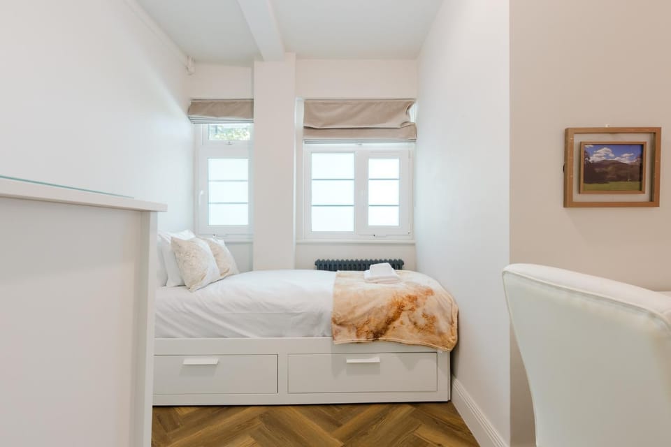 Stunning 3BDR Retreat Near Tower Bridge Apartment in London Borough of Southwark